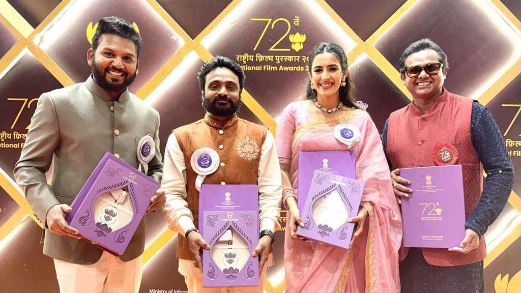 నేషనల్ వైడ్ గా సత్తా చాటిన కమిటీ కుర్రోళ్ళు.. అవార్డ్స్ తీసుకున్న నిహారిక అండ్ టీం..