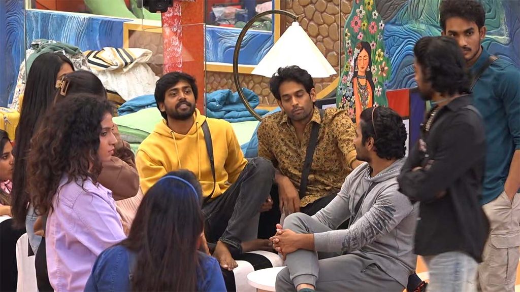 Biggboss10 Telugu: రోహిత్‌కు బ్లాక్ కార్డ్.. మోకాళ్లపై కూర్చొని వేడుకున్న రోహిత్