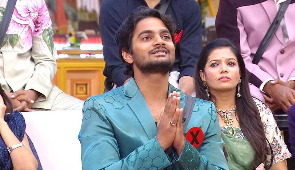 Biggboss10 Telugu: రోహిత్‌కు బ్లాక్ కార్డ్.. మోకాళ్లపై కూర్చొని వేడుకున్న రోహిత్