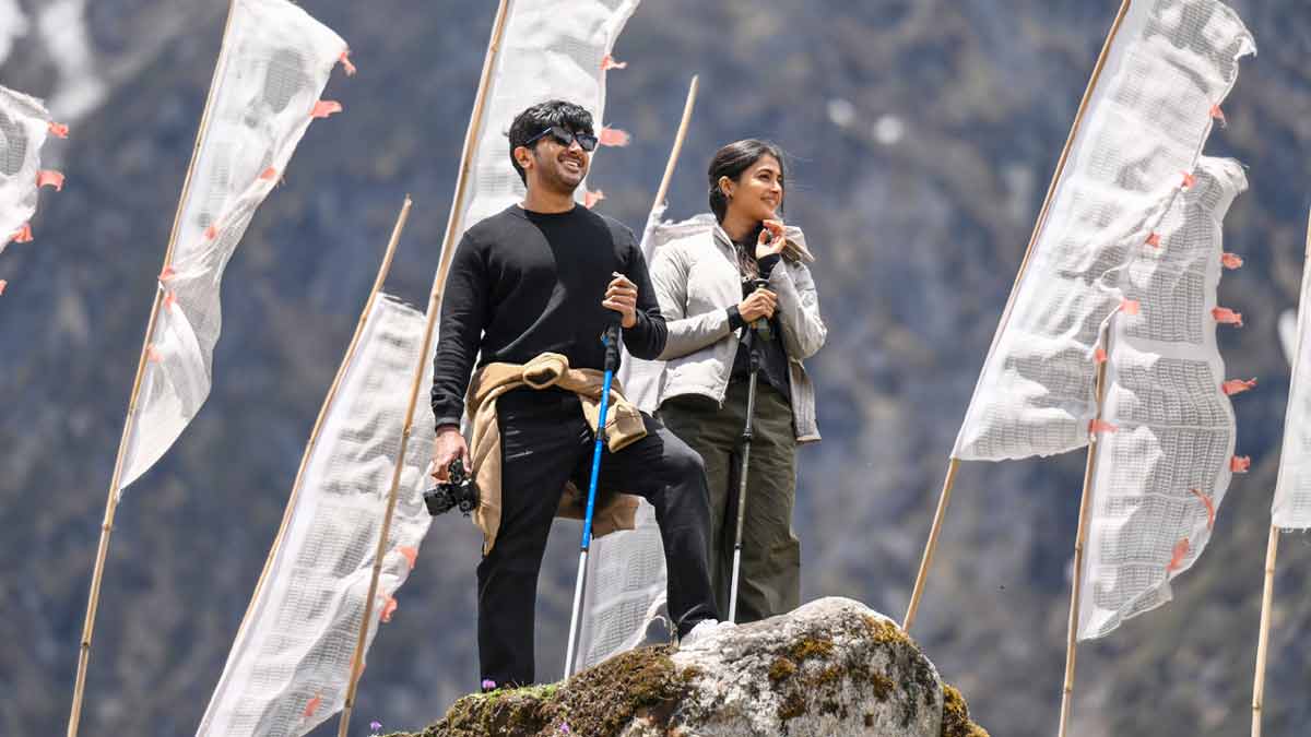 'Bomma Bomma' from Dulquer Salmaan's 'Sri Sri' Is Pure Romance in Motion